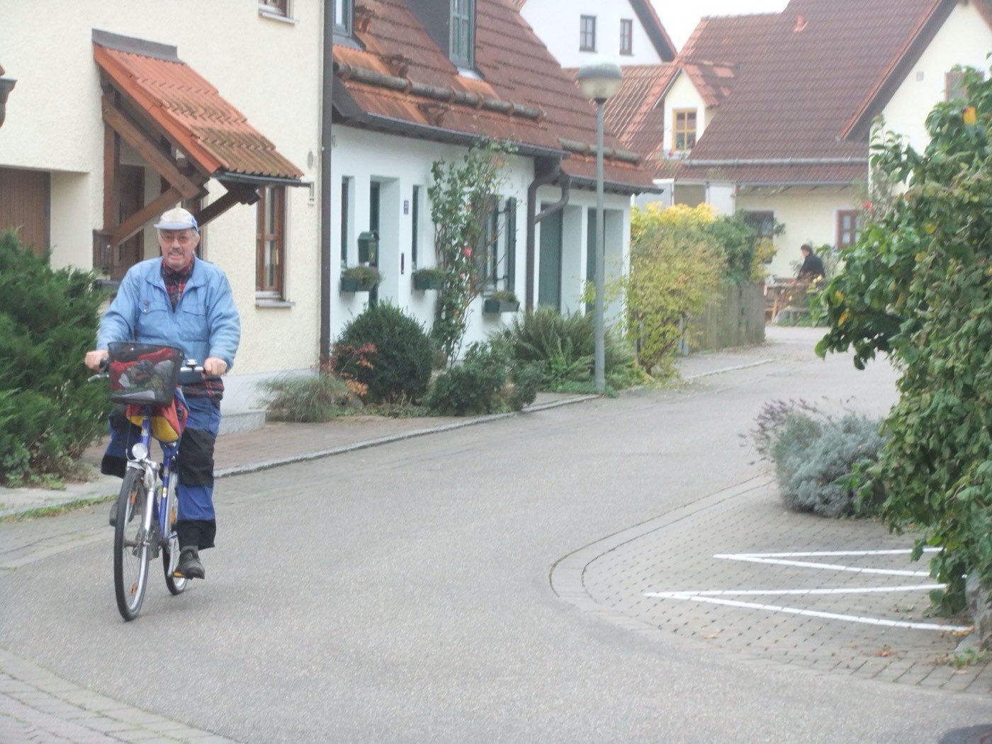 Radfahrer in der Wohnstraße