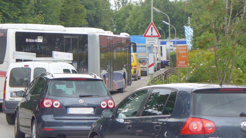 Verkehr in Schondorf © Klaus Schulz | Almuth Boedecker