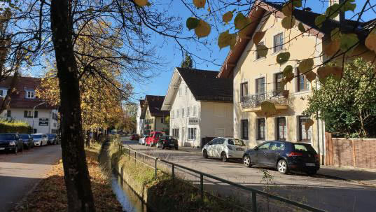 Sebastian-Bauer-Straße | Hachinger Bach © Klaus Schulz | Almuth Boedecker